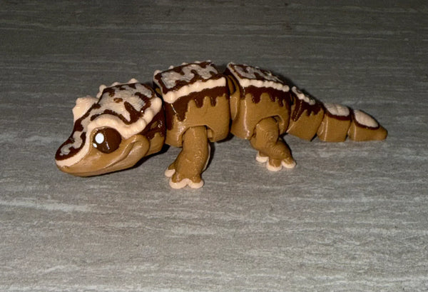 Crescent Gecko 3D printed articulated flexi toy by Cosmic 3D Creations